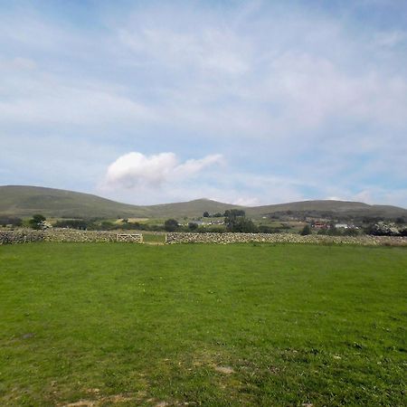 Y Gorlan Villa Llanllechid Exteriör bild